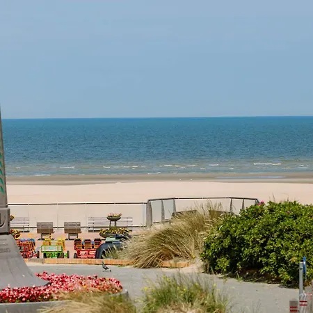 Huswell - Beachfront With Bike Storage & Terraces Apartment *